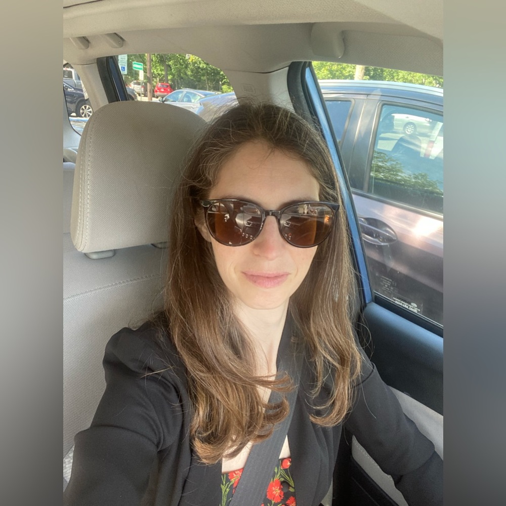 Meet your Posher, Amy: 700+ sales! 5⭐️rated seller! 4x posh party host.